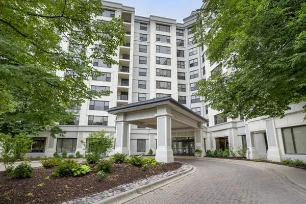 Discovery Village Des Plaines — Assisted Living — Des Plaines, IL photo
