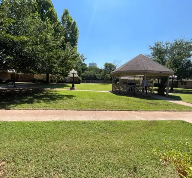 Glade Avenue Assisted Living — Assisted Living — Bethany, OK photo