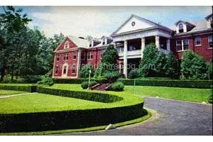 Presidential Oaks — Assisted Living — Concord, NH photo