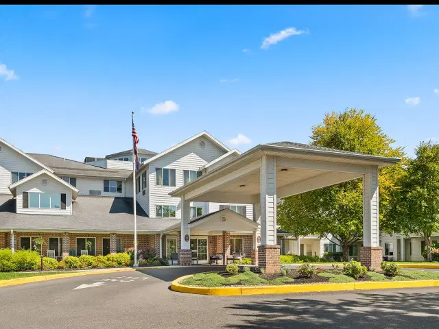 Holiday Essex House — Independent Living — Lemoyne, PA photo