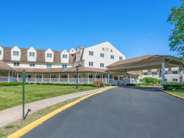 Holiday Farmington — Independent Living — Farmington, CT photo
