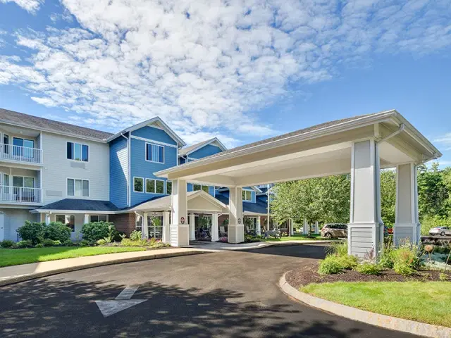 Holiday Maple Suites — Independent Living — Dover, NH photo
