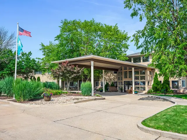 Holiday Palmer Hills — Independent Living — Bettendorf, IA photo
