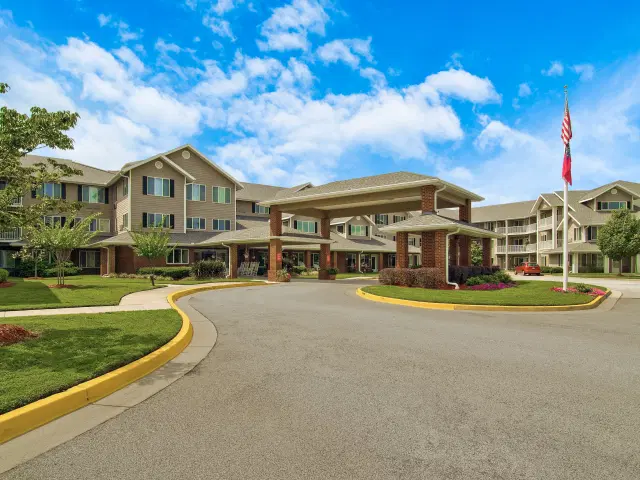 Holiday Pinegate — Independent Living — Macon, GA photo