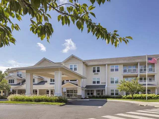 Holiday White Oaks — Independent Living — Manchester, CT photo